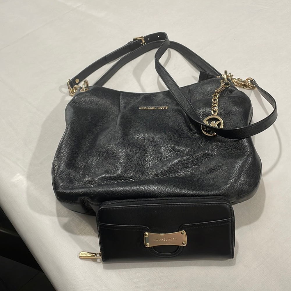 Michael Kors bundle. Super soft leather purse and wallet. Like new!